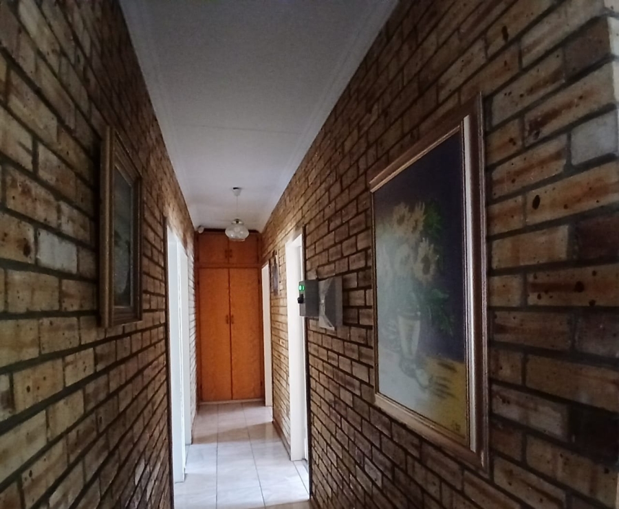 3 Bedroom Property for Sale in Rustenburg Central North West